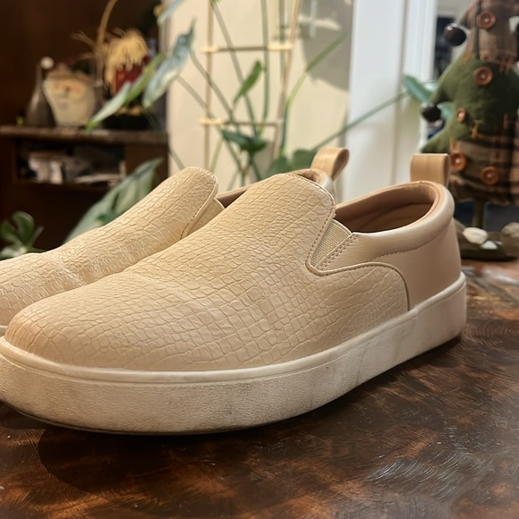 Slip on Shoes - Picture 3 of 5